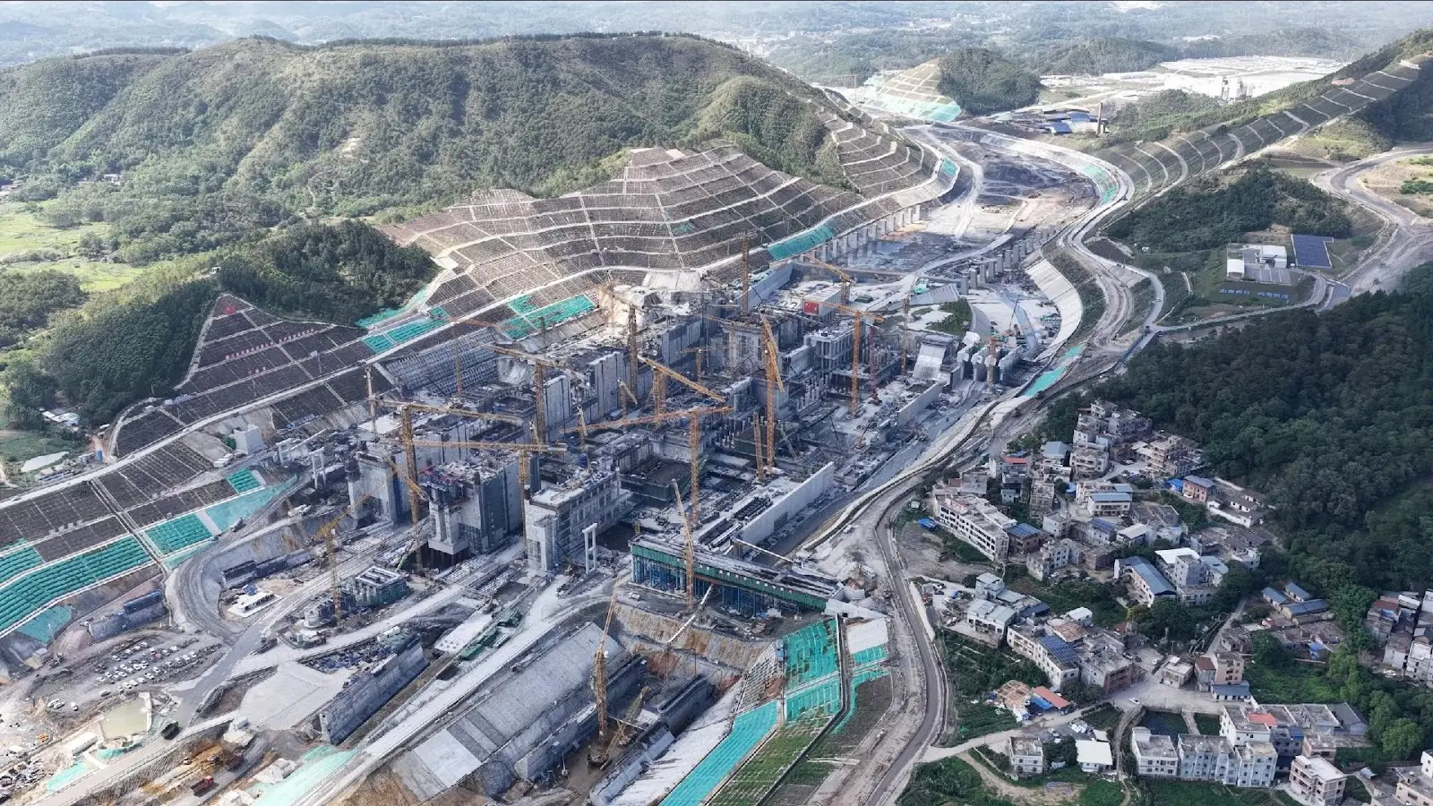 Global Shipping Routes in Flux at Containerlift